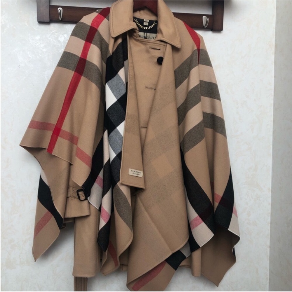 NWT Burberry Charlotte Reversible Wool 140 X 140 Cape Scarf Wrap poncho - Picture 10 of 10